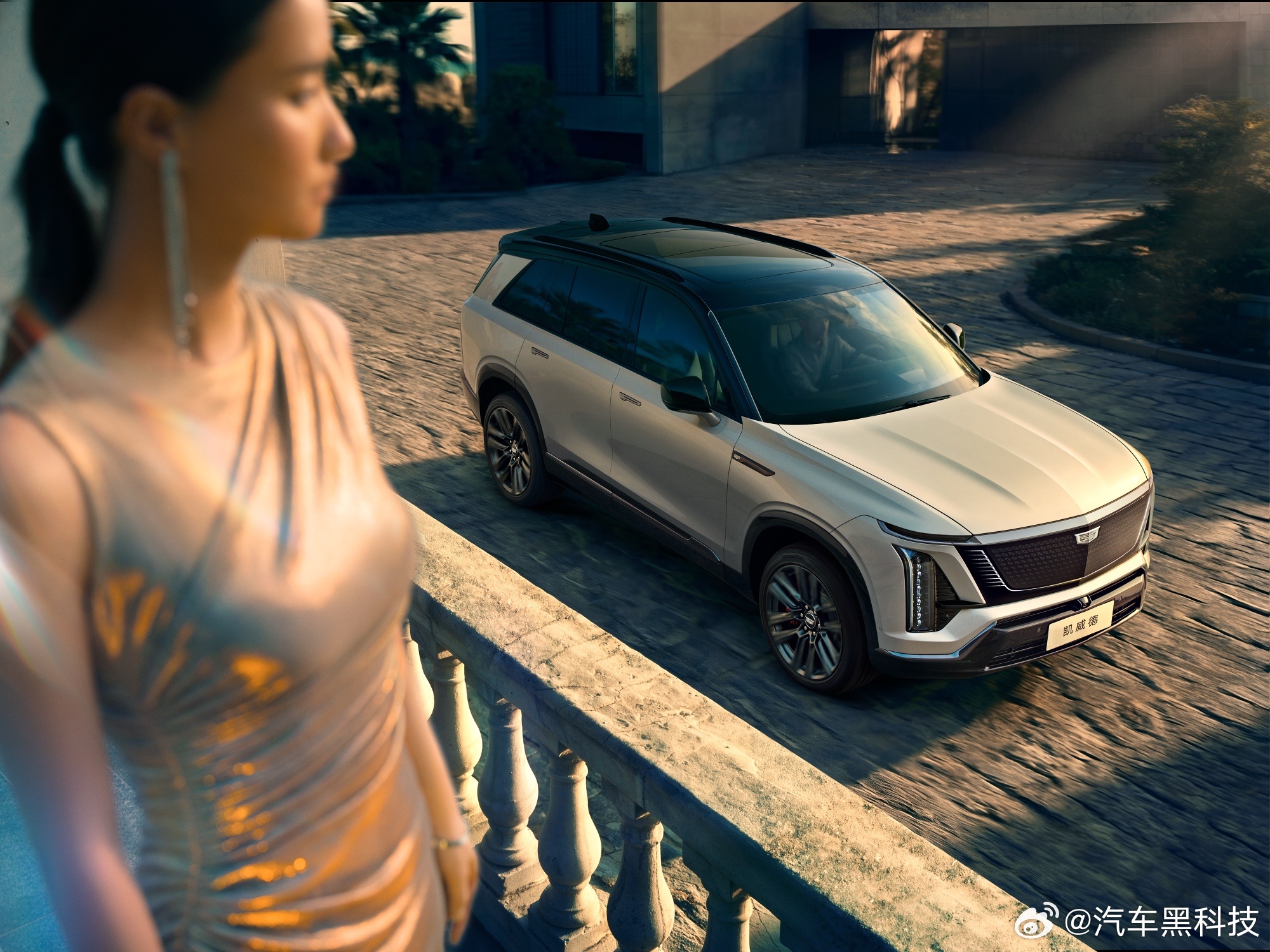 凯迪拉克凯威德4月22日上市 新车定位于全尺寸纯电SUV，新车长宽高分别为522