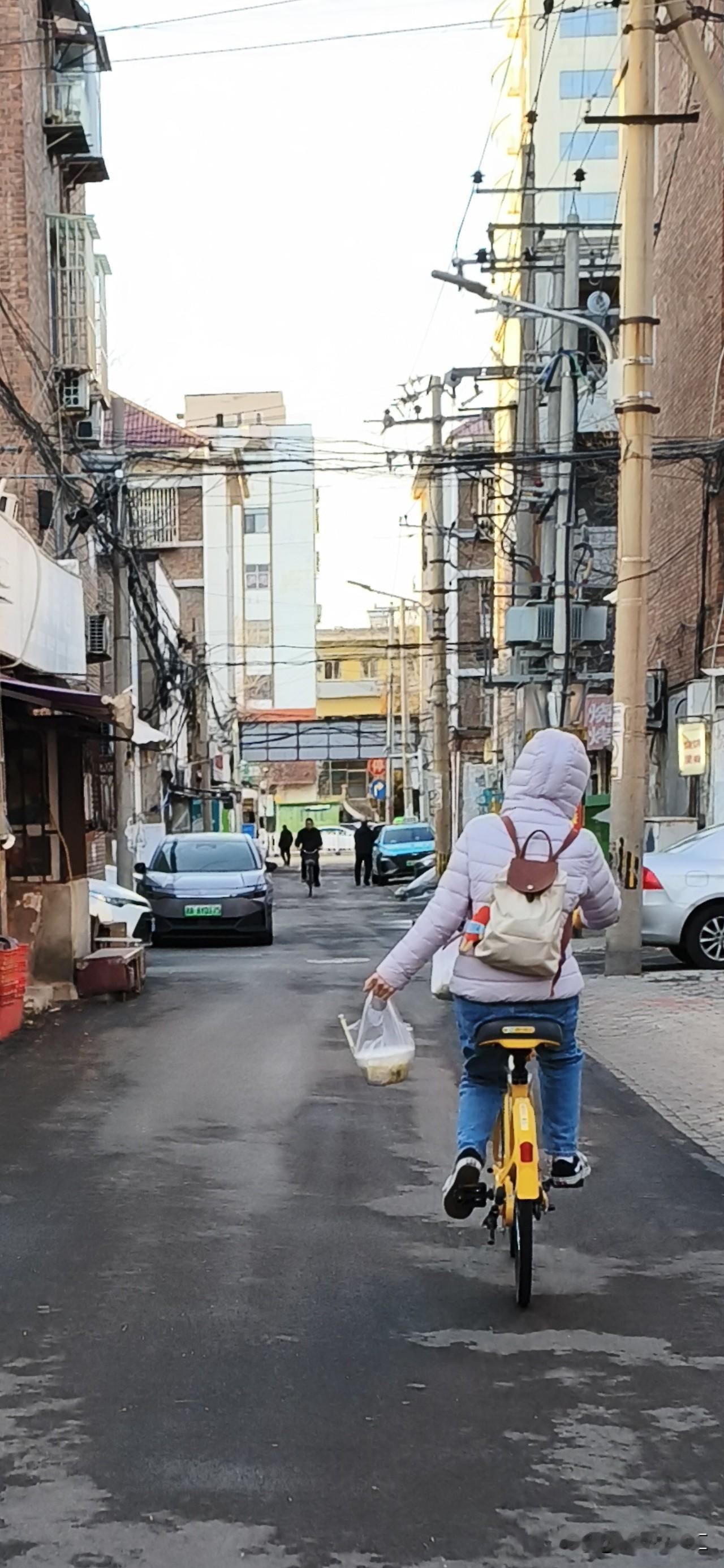 如若没有千斤担，谁愿拿命赌明天？
雷军，雷总能帮帮他吗？
这得月薪多少啊？要是不