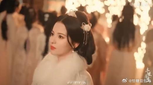 黄日莹闯进恶女赛道剧情设定很带感，黄日莹的演技也为角色加分不少，尤其是她冷静果断