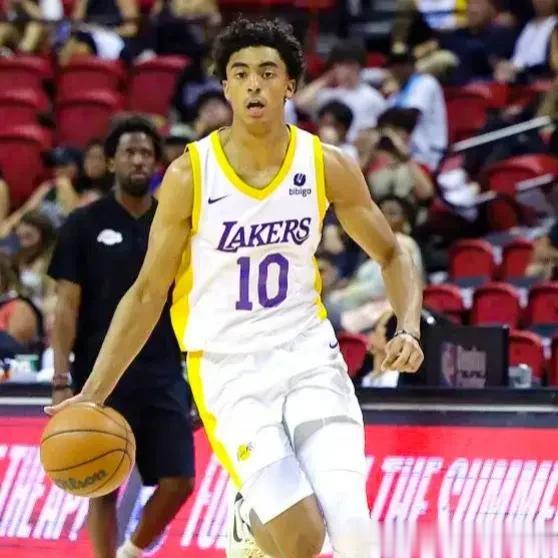  
北京时间7月15日NBA湖人队年轻球员克里斯蒂接受随队记者采访，回答了自己臀