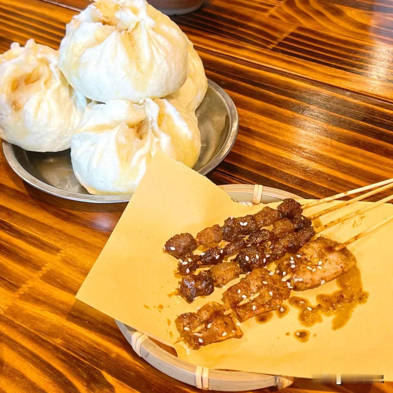 不必喋喋不休去讲道理
也不用勉强谁为谁改变
我们都有各自的轨迹
和不可退让的底线