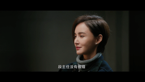 女子监狱里学刑法欲脱罪江婷安静坐在角落翻书的样子，是想脱罪，还是案子有隐情，或者