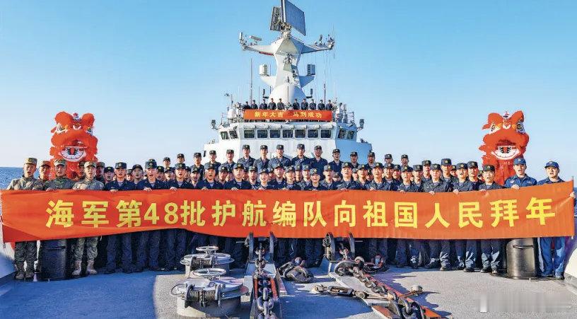 边关月   【强军早报 】军事早知道1、春节前夕，陆军某部官兵执行巡逻任务。2、
