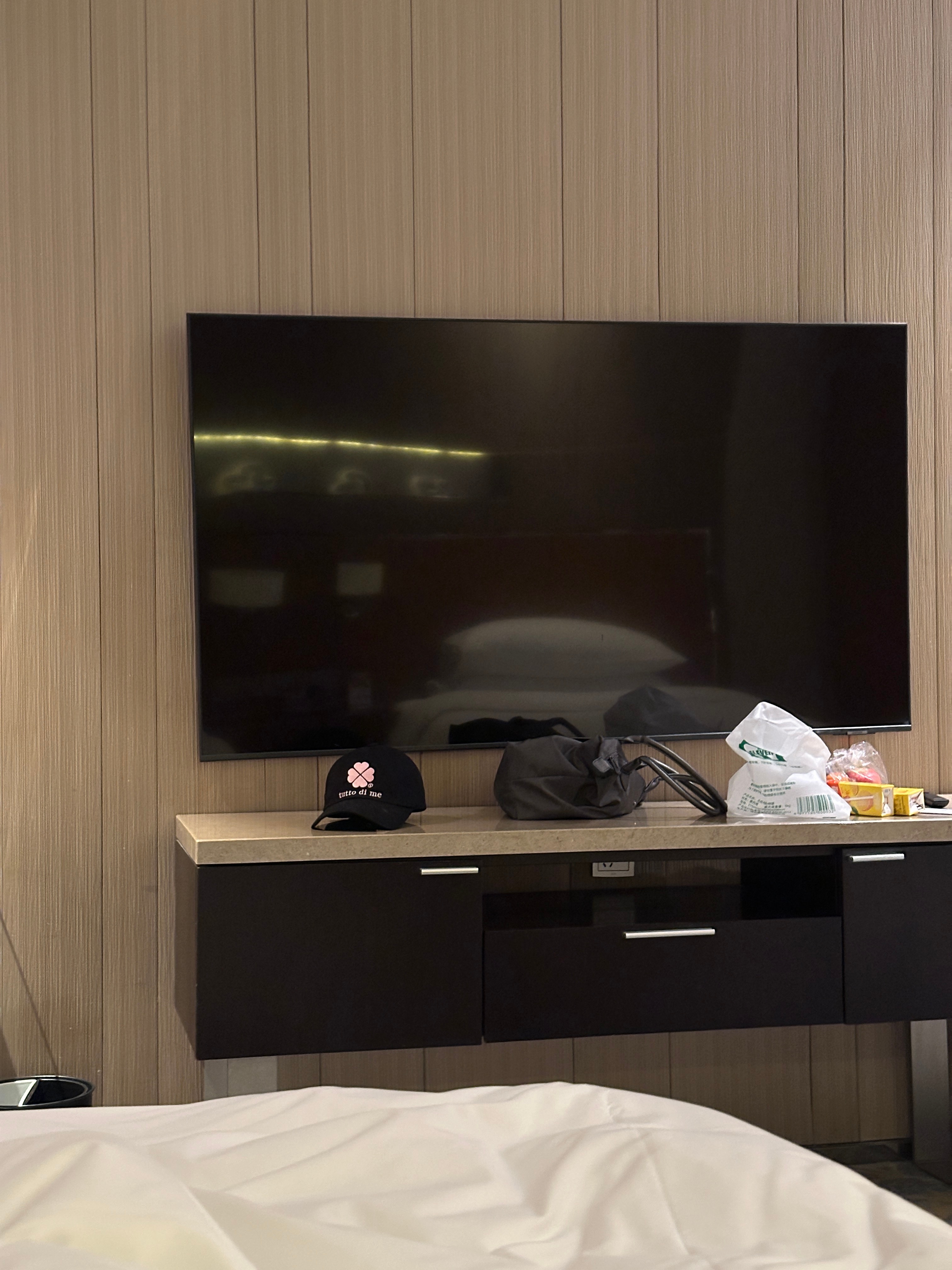 电视搭载AI能做什么现在国产品牌电视机基本都实现了AI功能了吧😏，我的海信电视