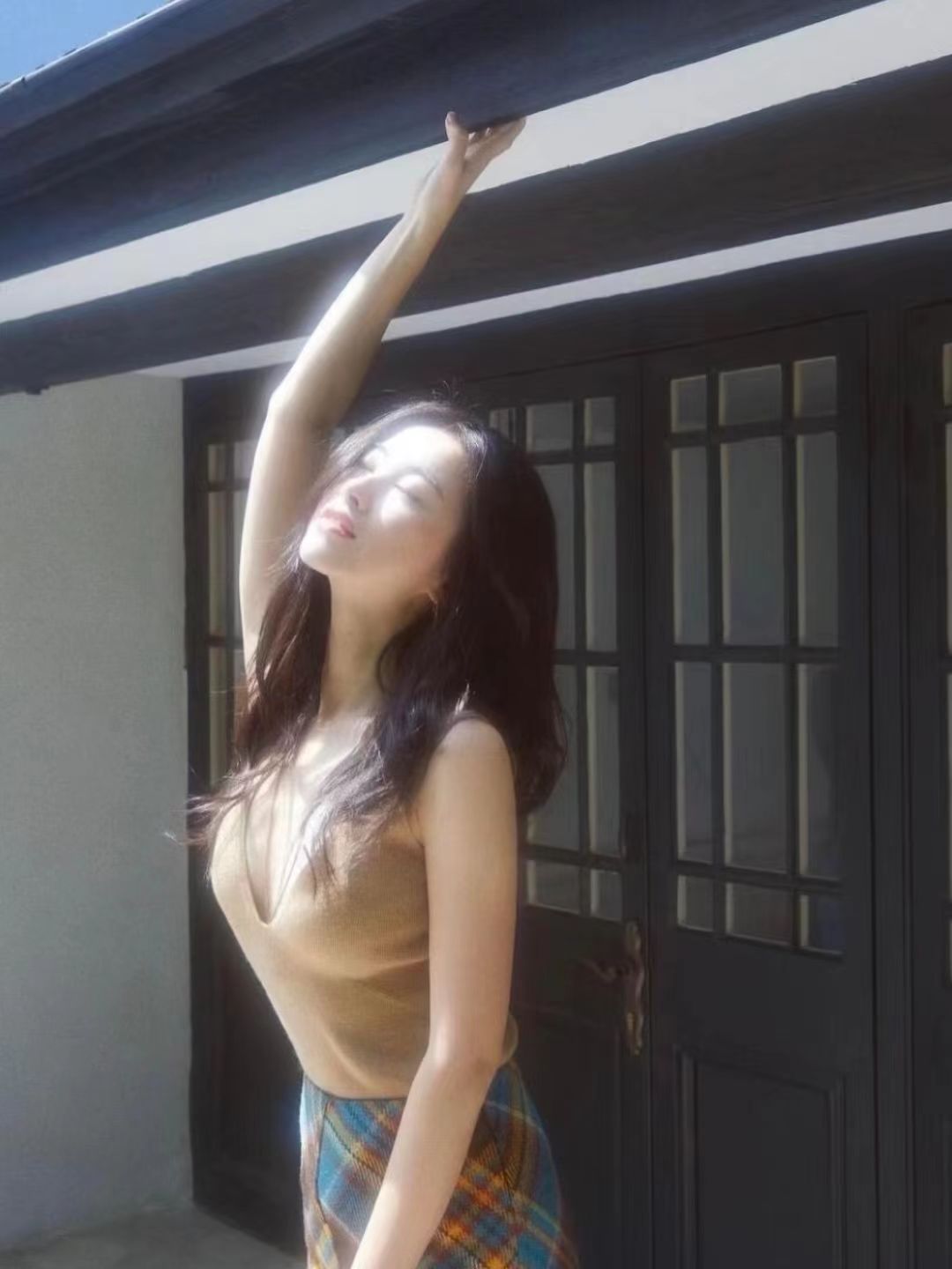 朱珠内娱收藏主理人 朱珠的审美真的绝了，看很多人都说她审美门槛高，这眼光确实不错