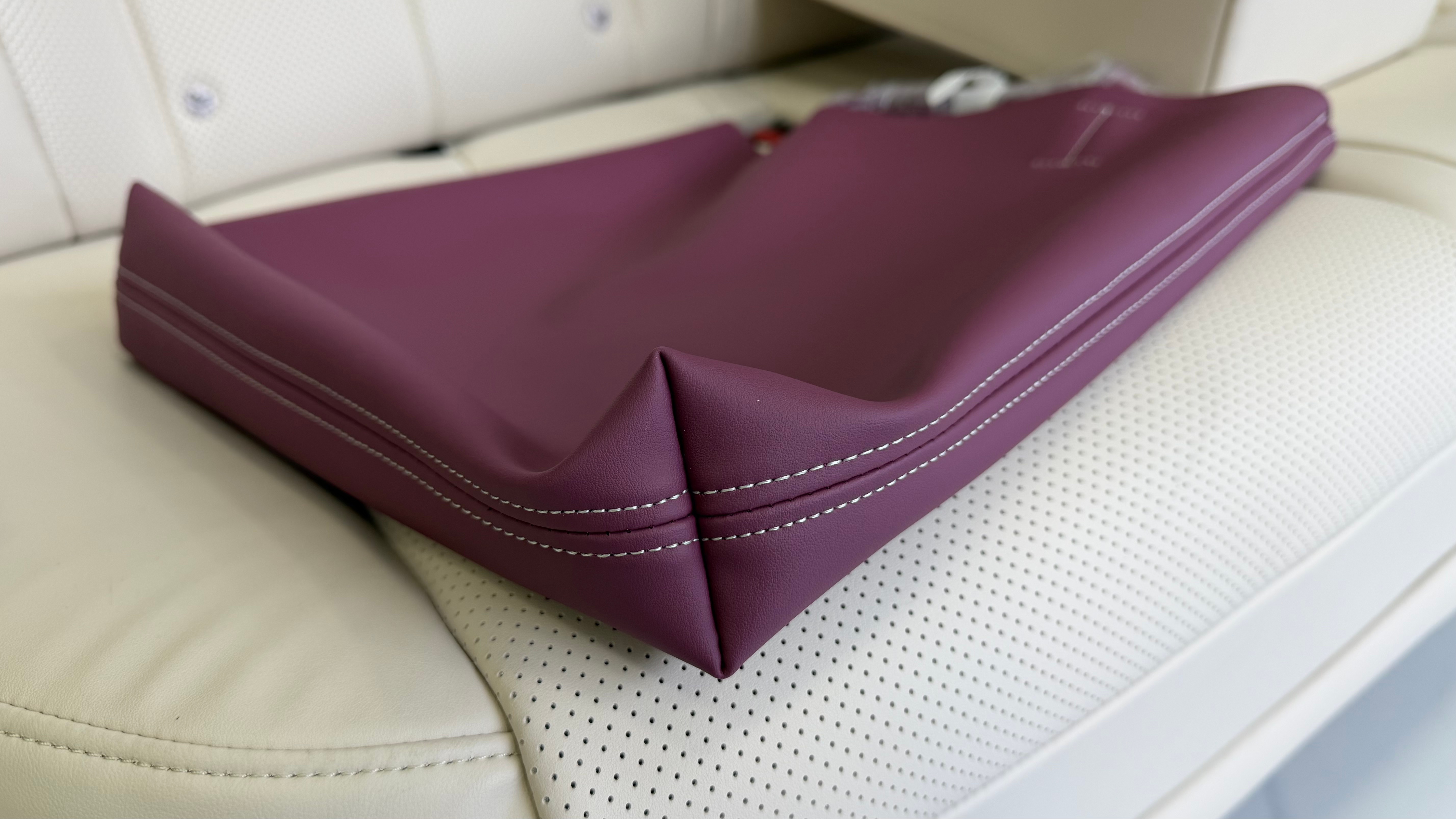 拎上这只皮质手提袋，就是把日产「人·车·生活」的理念揣进日常！简约设计呼应车型美