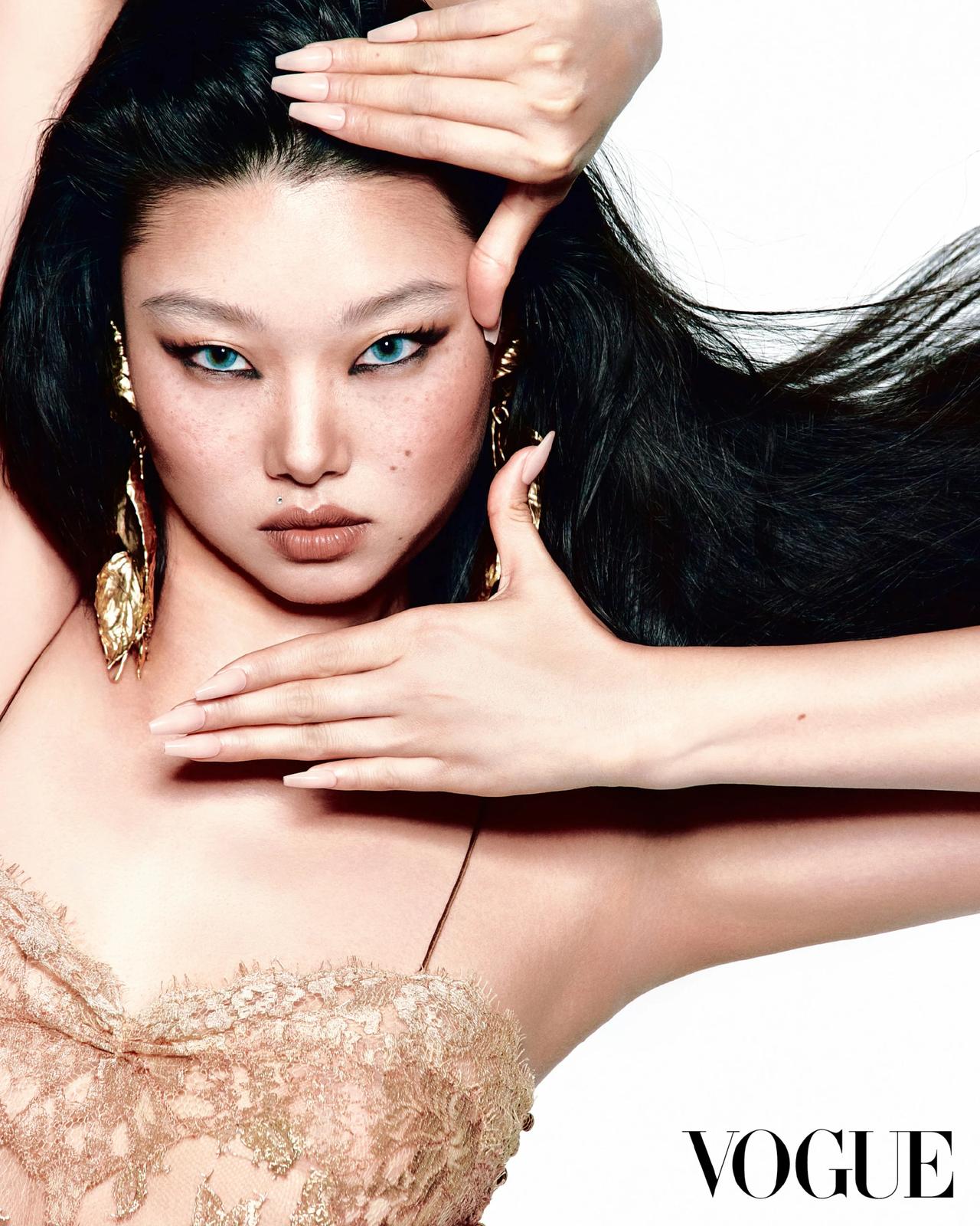 Vogue Korea August 2026  模特Yoon Young Ba