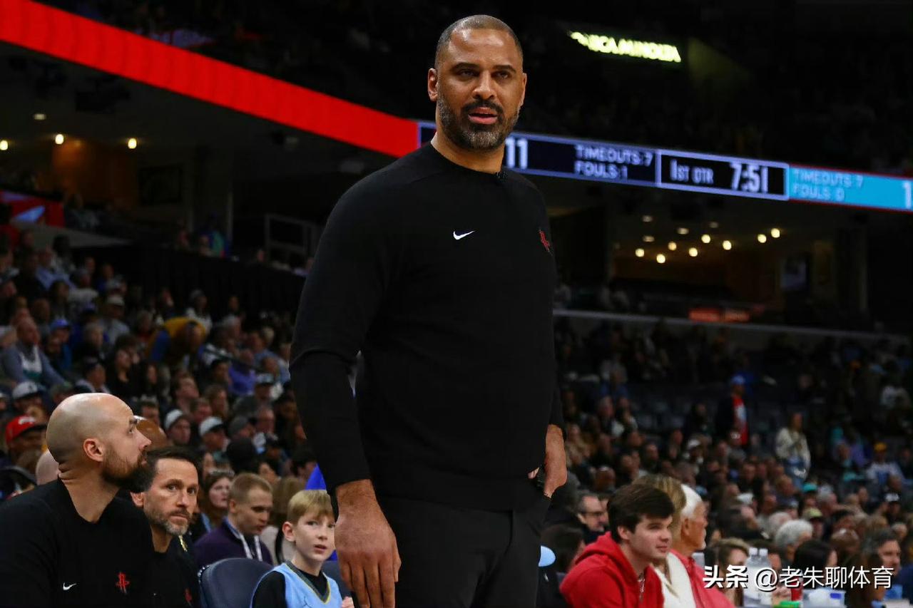 乌杜卡，你醒醒吧！
今天火箭对阵鹈鹕的比赛中，申京受伤缺阵。本以为乌杜卡会让谢泼