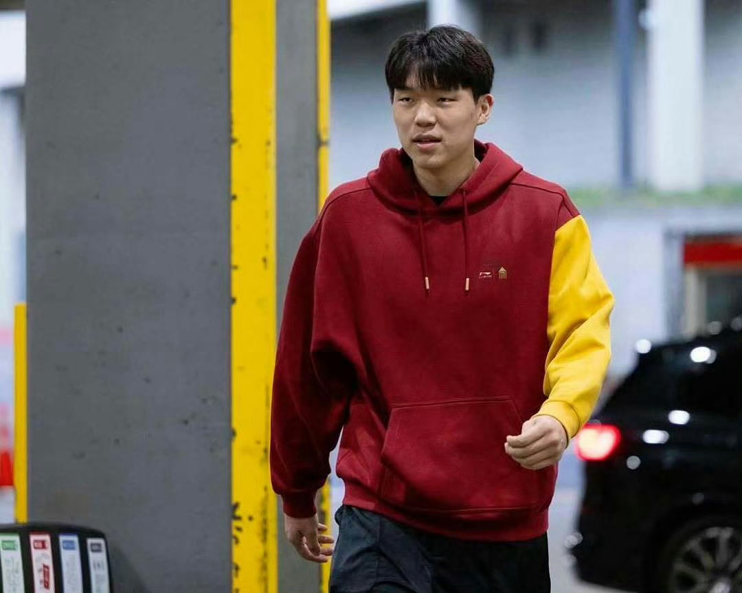 杨瀚森也参加媒体日啦！从被选中开始，每一个时刻都是全新的体验。[good]nba