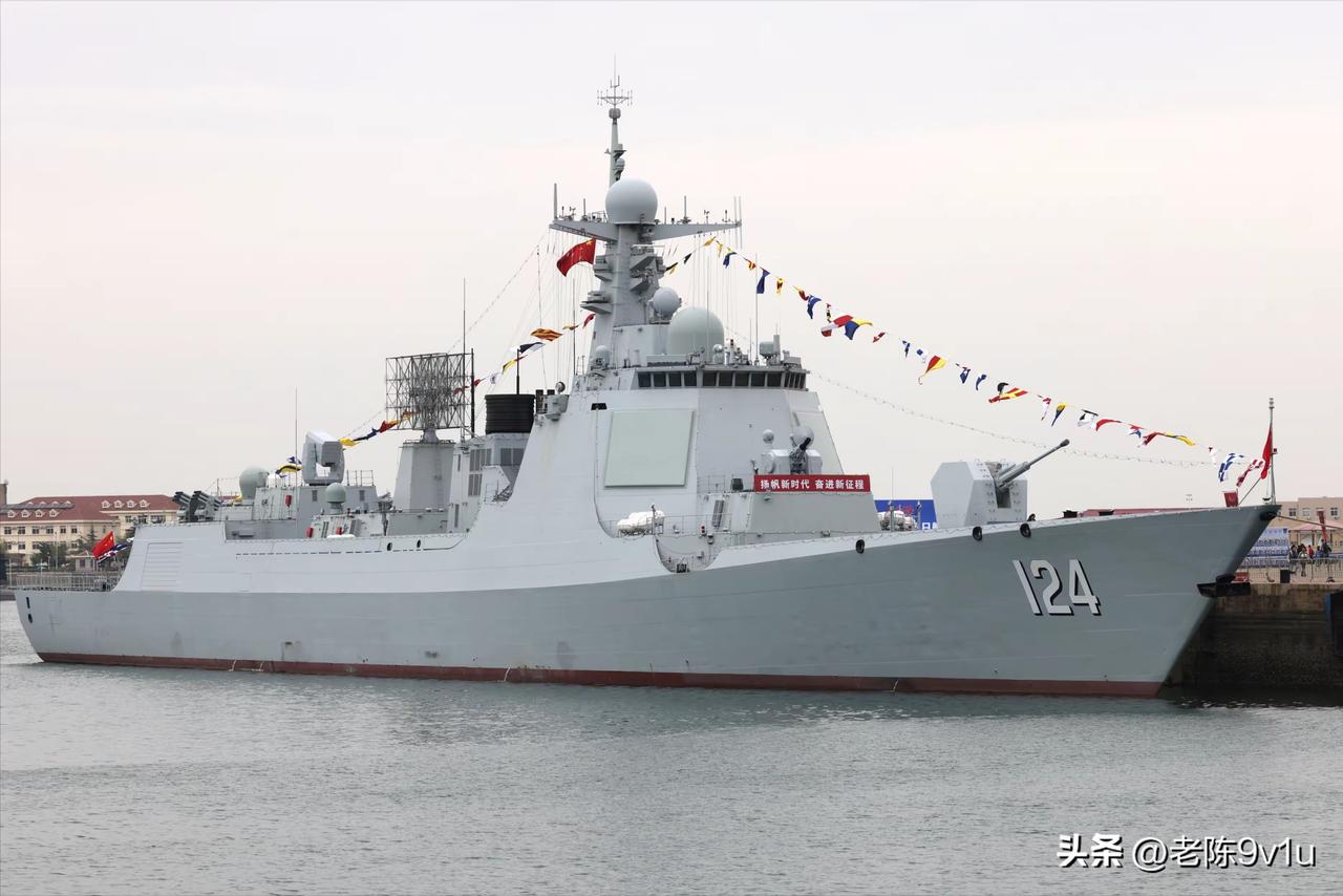 055型万吨驱逐舰入列东海舰
队解放军战力跃升
3月，舷号109东莞舰、110安
