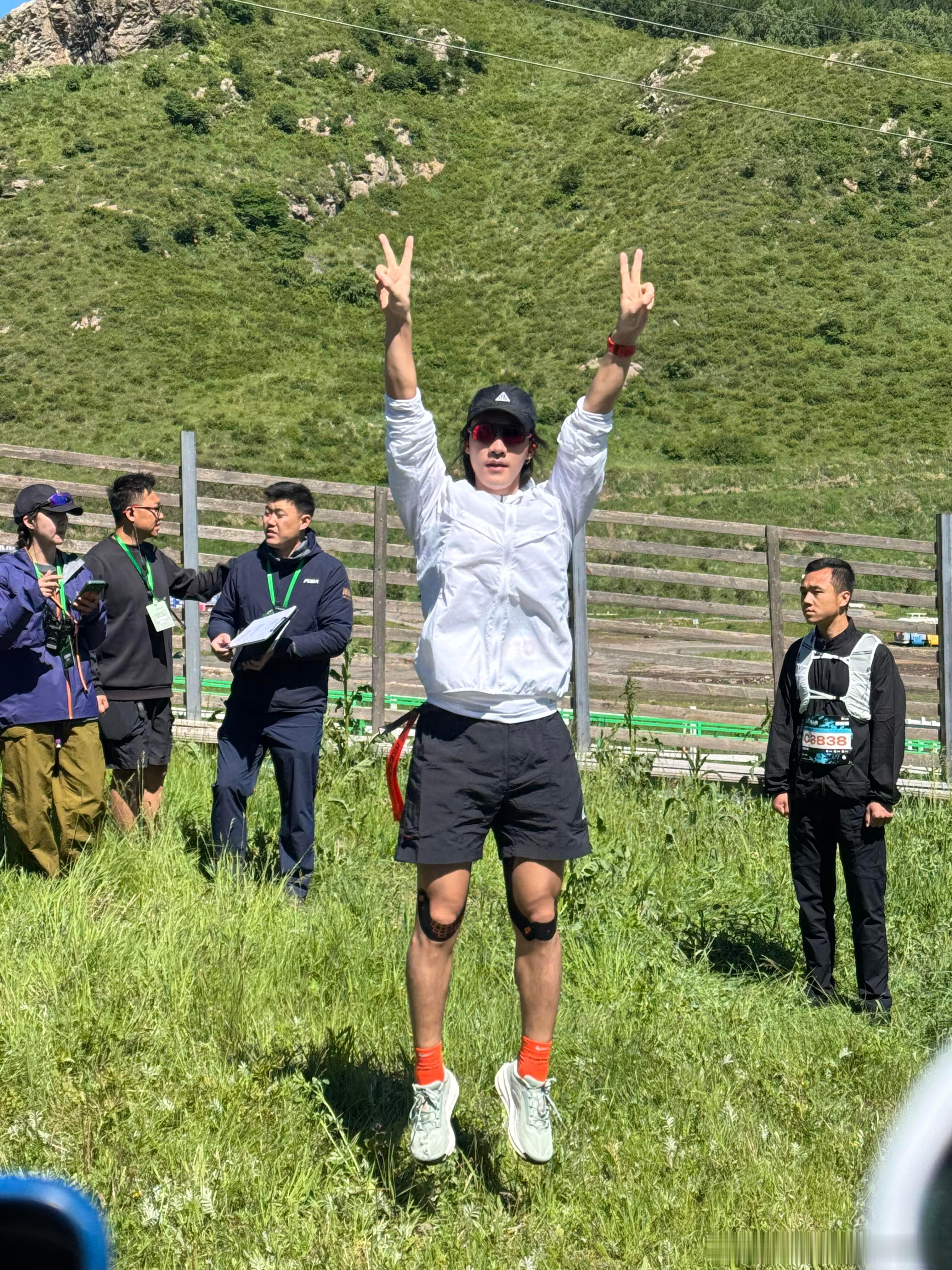 此沙身上的野气此沙好野啊🖊️休闲短裤搭配镂空设计超吸睛，硬朗外形自带原始野感，
