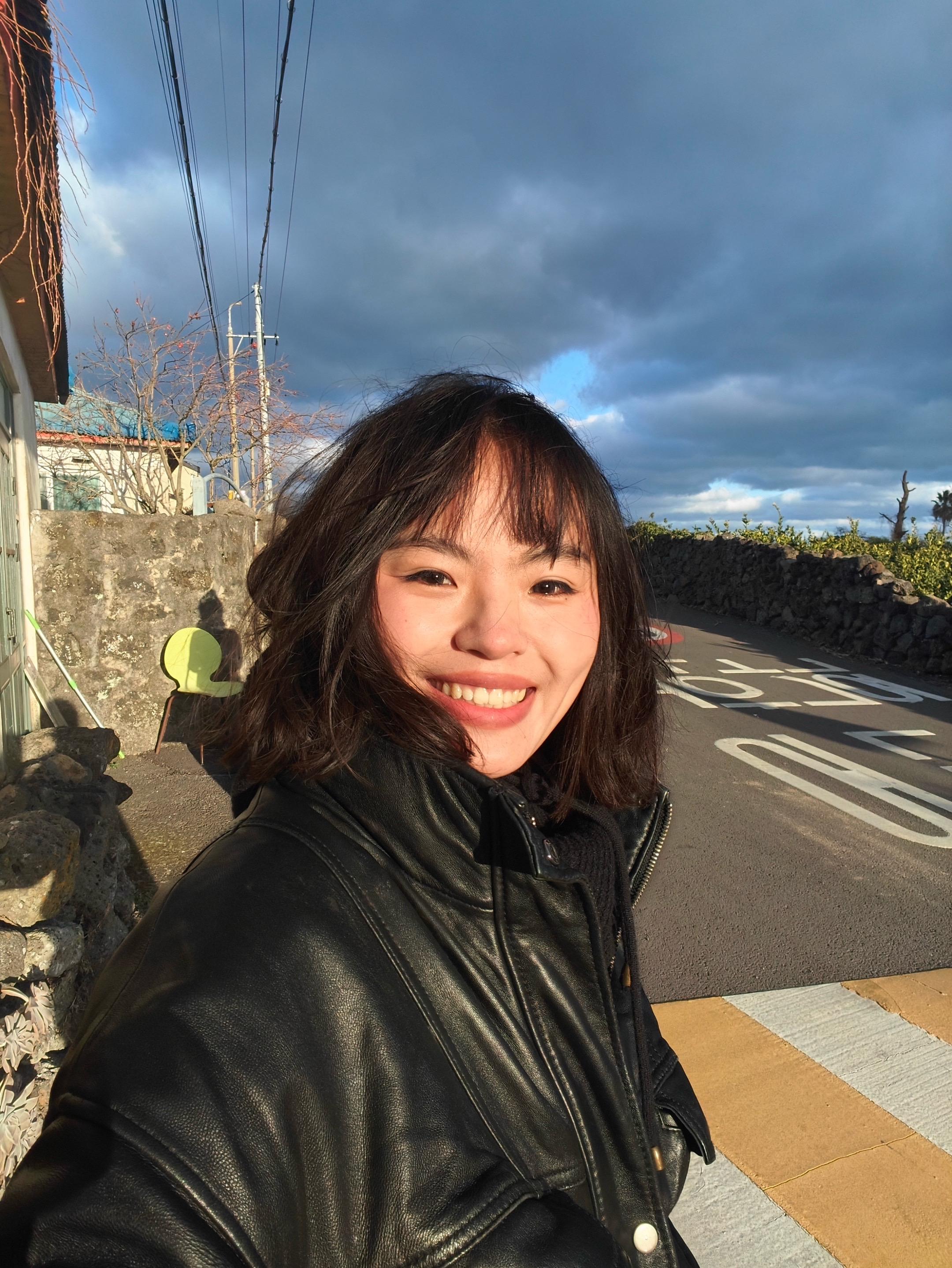 来到济州岛旅居工作已经3天了 前两天吃了两顿泡面一直在忙忙碌碌地拍摄...