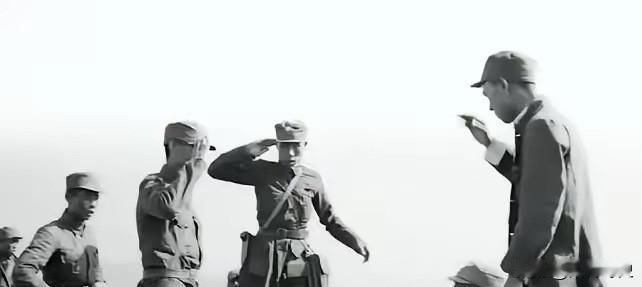 1934年，红17军军长张涛叛逃投敌，却把过往捂得严严实实从大头兵干起：他死守的