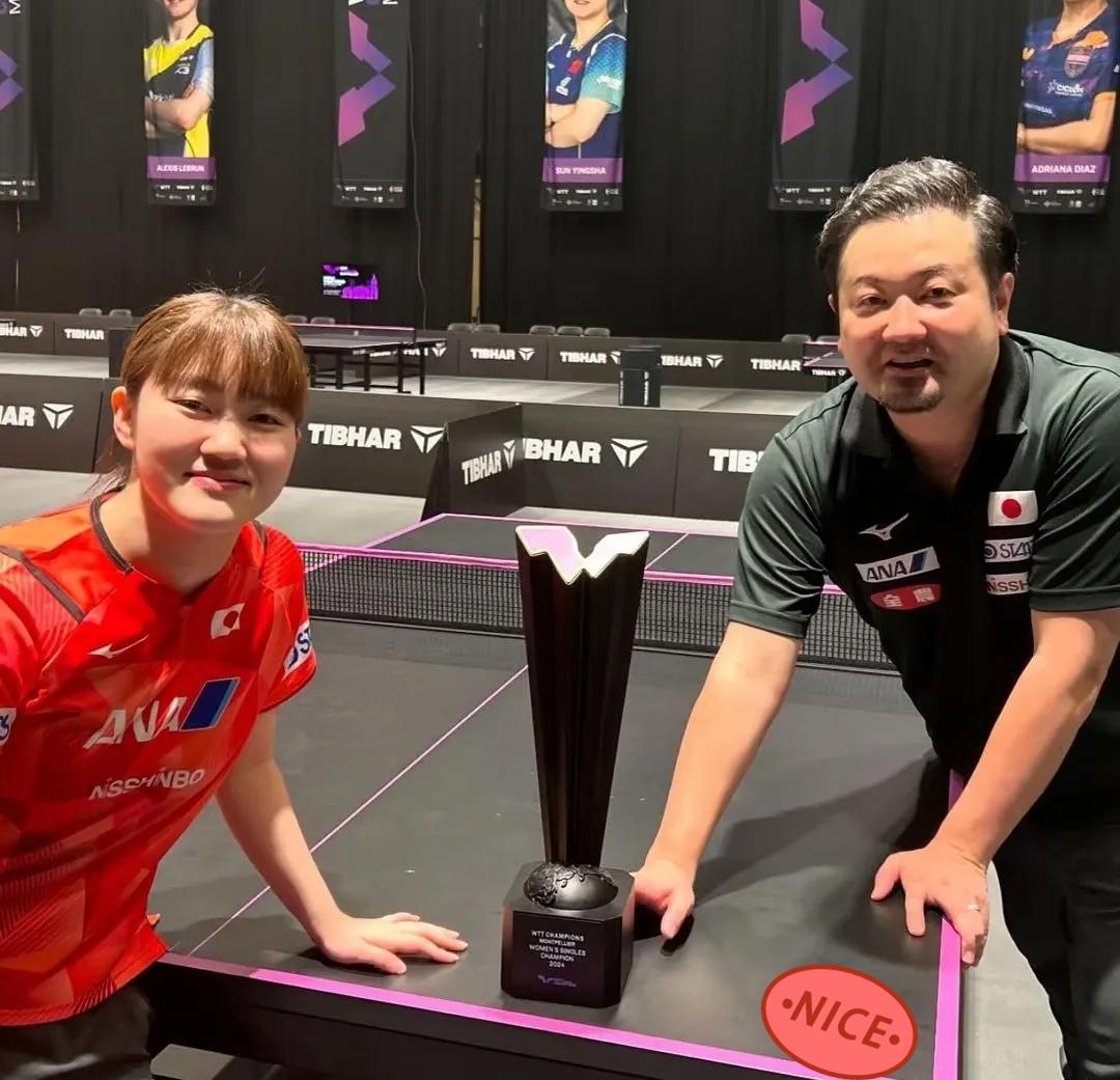 大藤沙月的教练一查才知道，原来是个隐藏高手！
 
这位坂本龙介，正是丹羽孝希的前