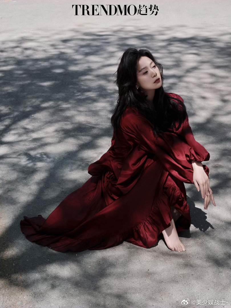 王真儿21世纪的性感是大脑谈吐沉稳言之有物，王真儿真切展现出文艺从业者该具备的学