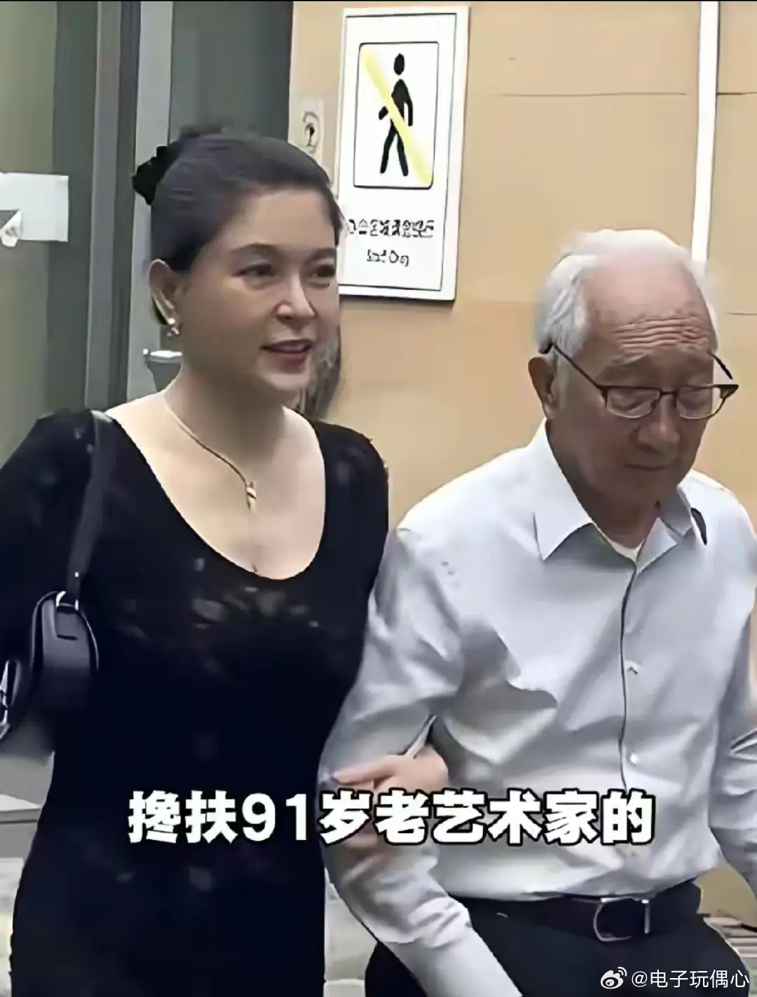 相差44岁的相守你认出这对夫妻了吗？ 
