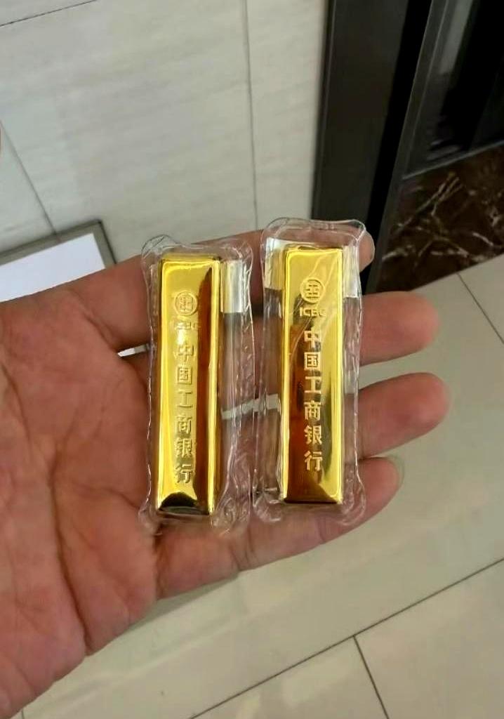 谁能想到，黄金这波能把人气到血压直往上冲？
6月9日大盘金价都快跌到943一克了
