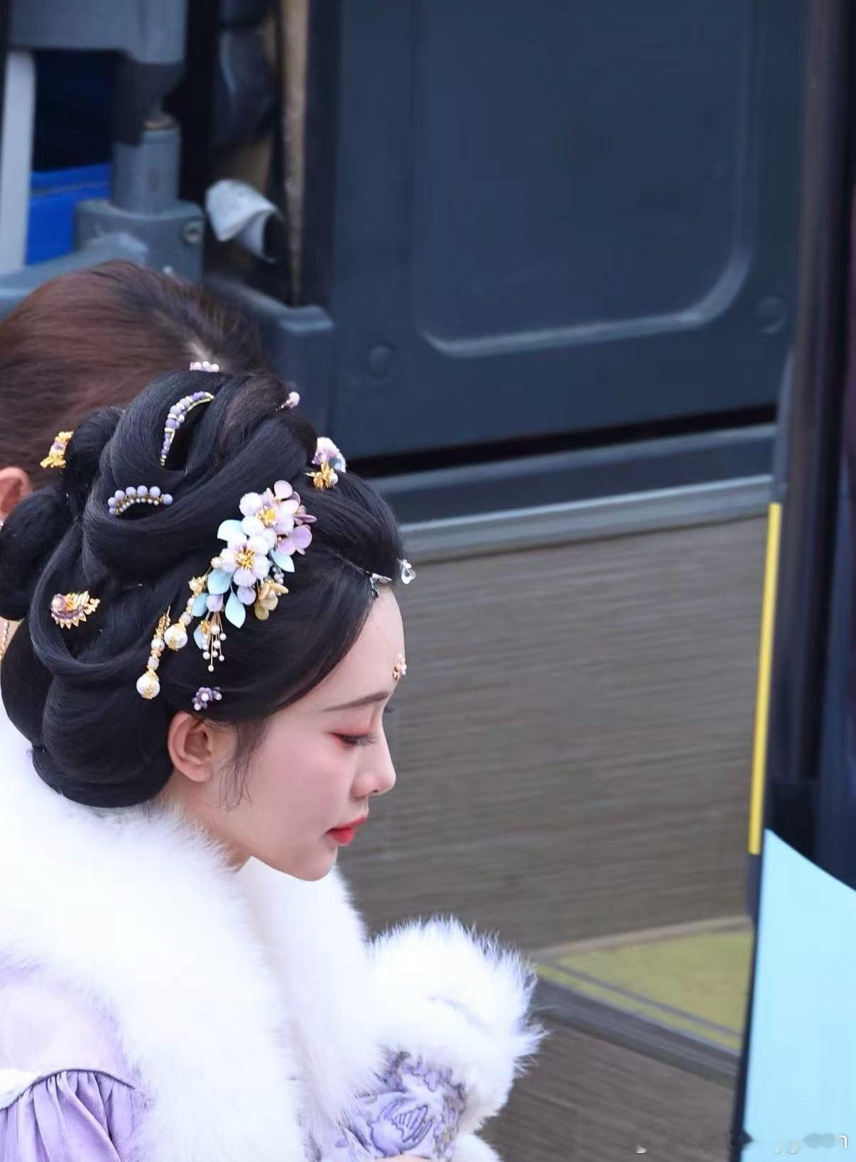 昀牵孟绕  尚公主 摇摇新衣服 