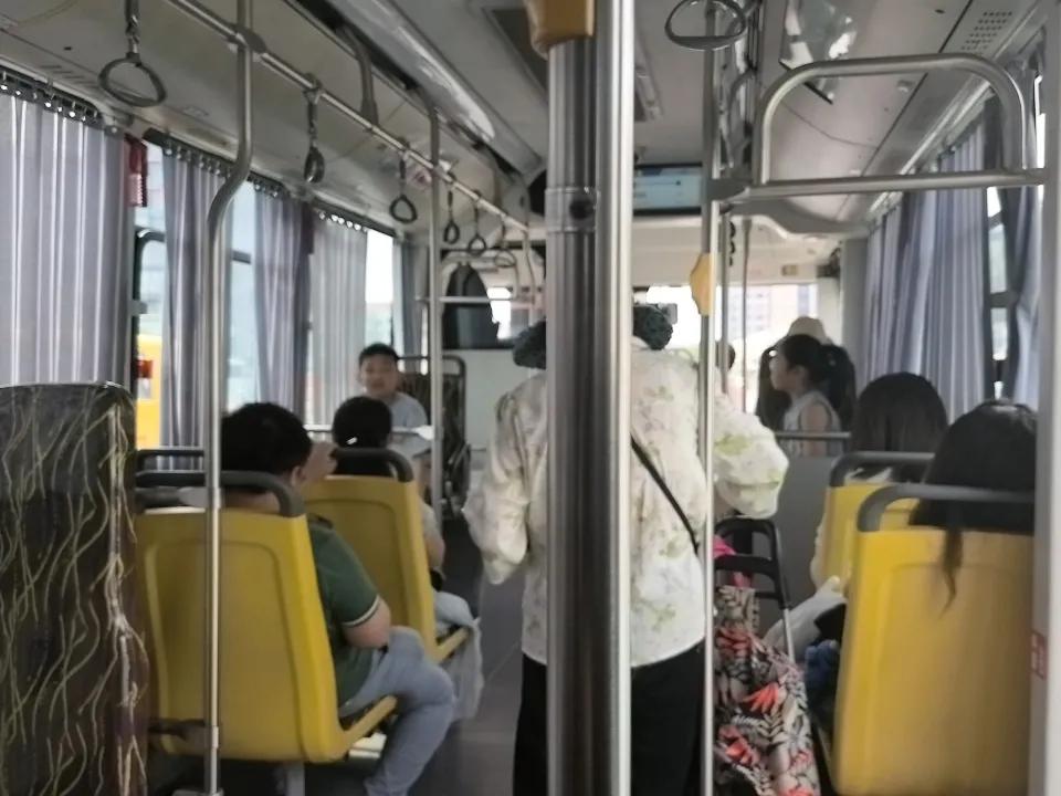 人生是一场限时旅游。
有点人比作一场游戏，
game over是游戏终点。
拼命