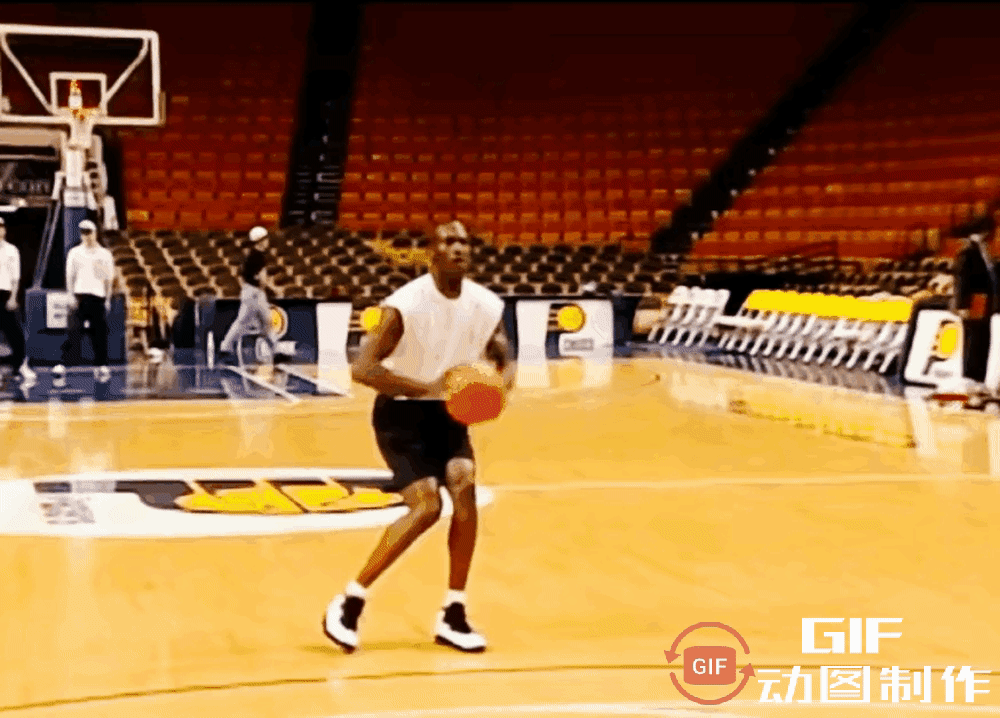 慢镜头欣赏乔丹跳投。
#NBA吐槽大会# @NBA