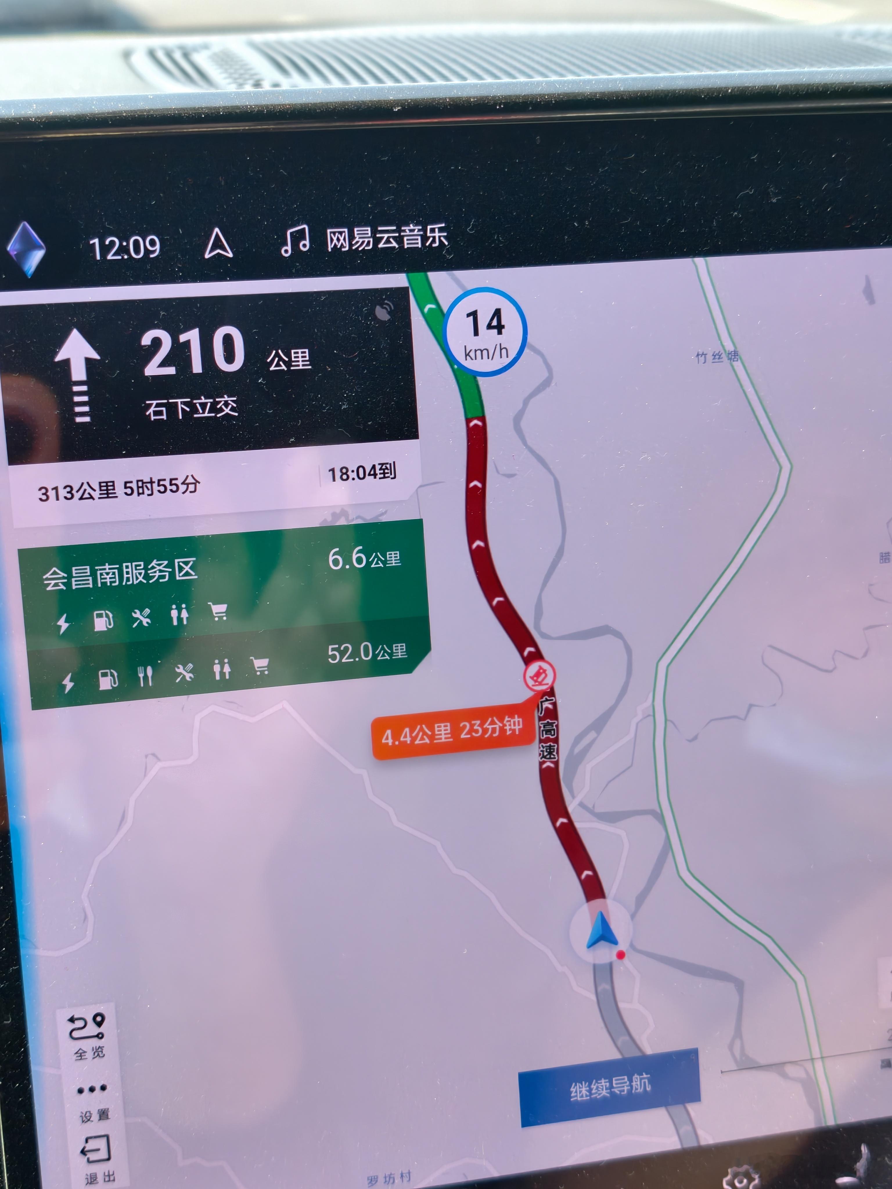 一路顶着红色长龙可算回来了，真正的早出晚归一脚踩了10多个小时，明年改乘高铁了，