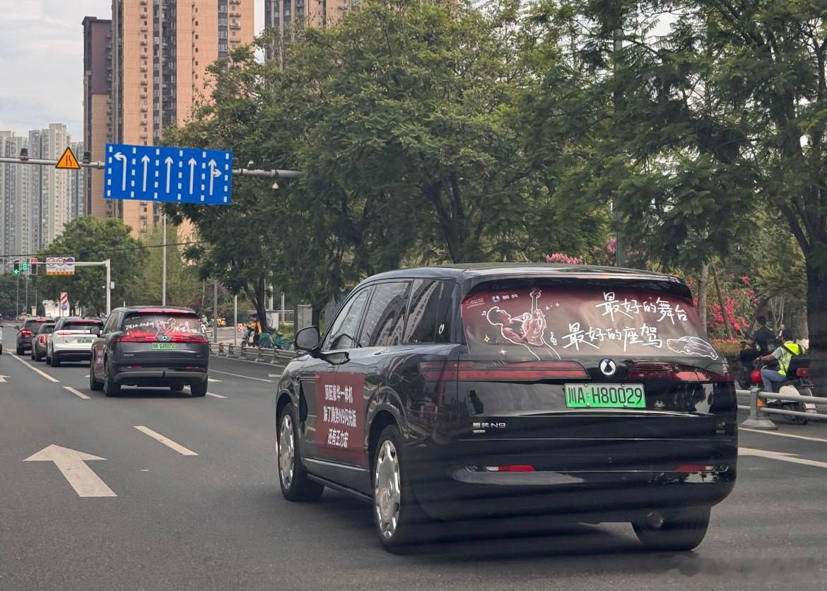 本来打算在家休息，刷到车友发的车队视频，立马开车出门加入，能和这么多同好见面实在