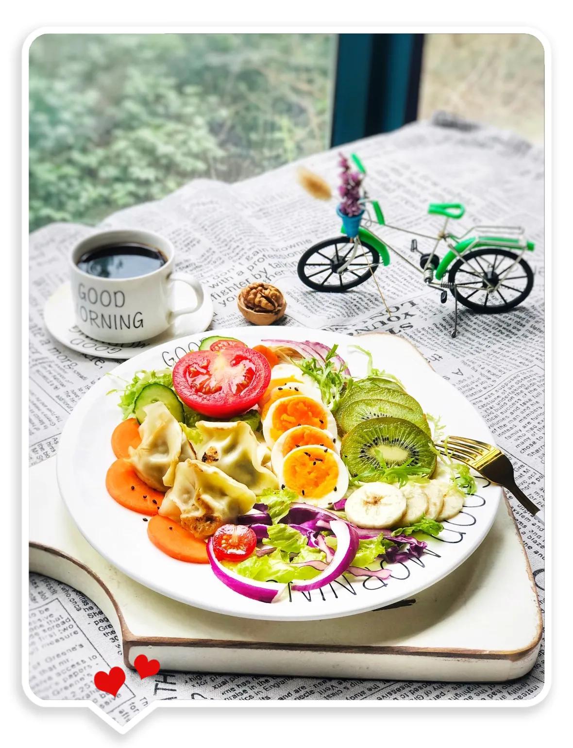 #健康早餐打卡#🍁
生活是枯燥的，快乐是自己给的！愿我们在鸡零狗碎的日子里，都