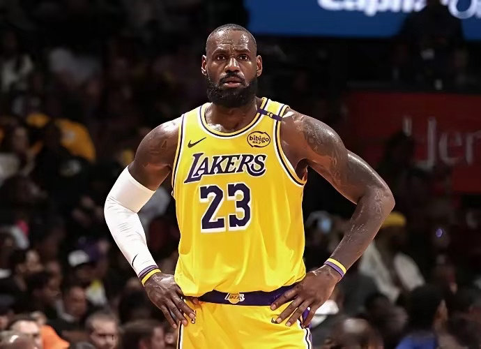 詹姆斯的12000次助攻，扯下了所有历史得分王的底裤。 别再用“全能”这种温吞的