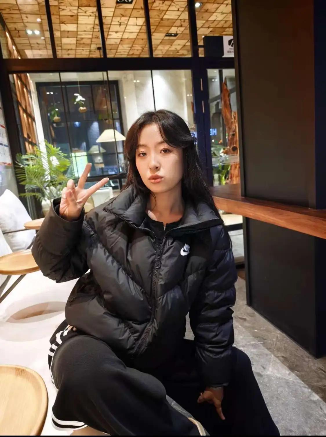 【又是一起】
很多人说出国防备自己人，越是国内的，越热情的，越要远离。
事实又给