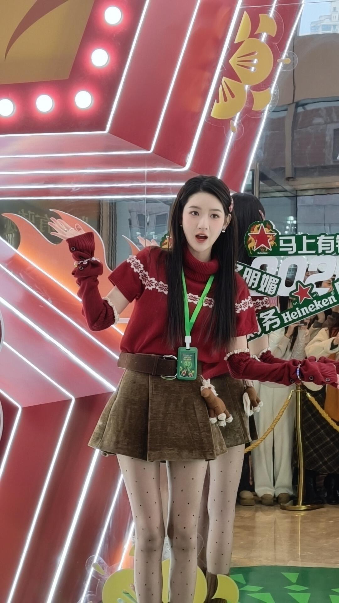 王玉雯 x 最新线下活动生图·波点丝袜美腿王玉雯腿好长