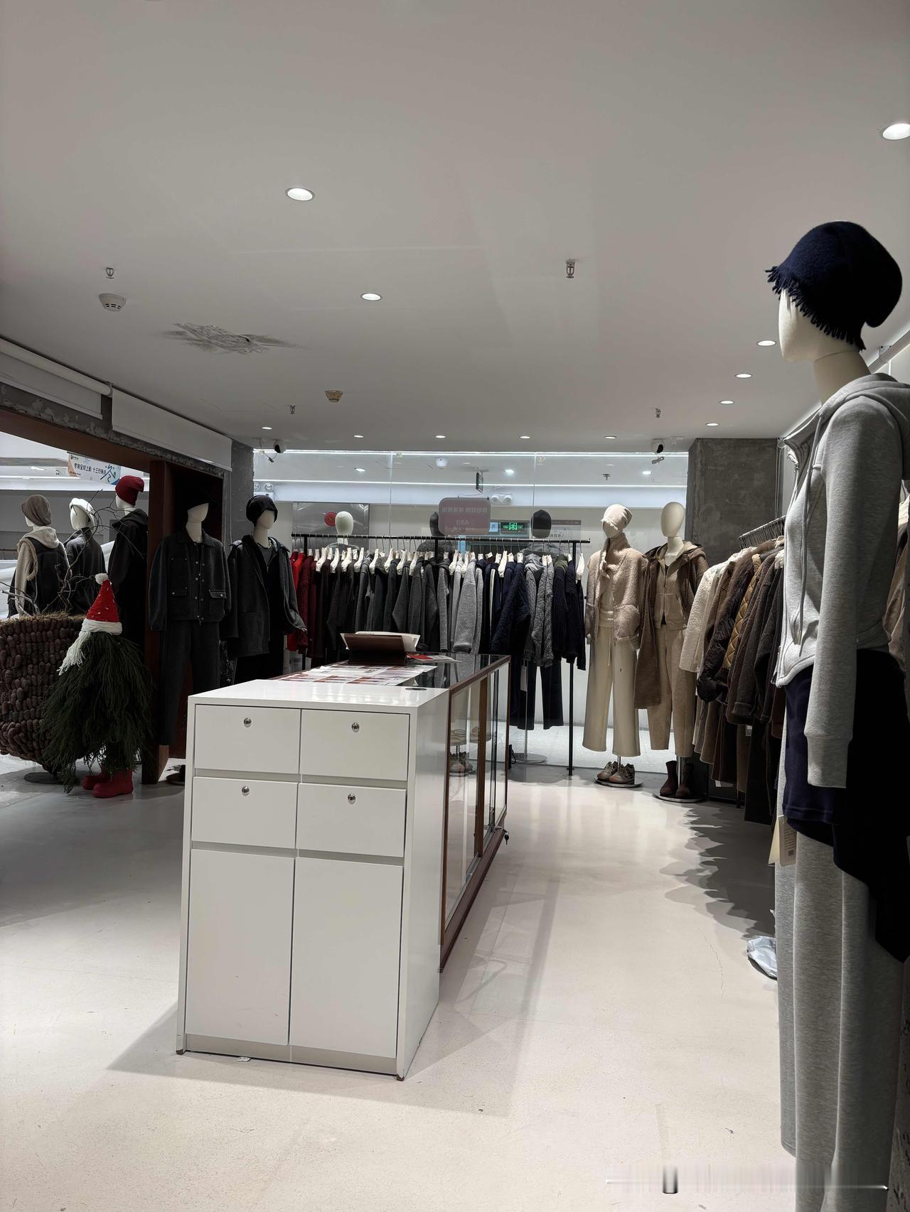 当房东当到倒贴钱，我是不是全城最冤大头？昨天租客找我谈降价，真把我气笑了。