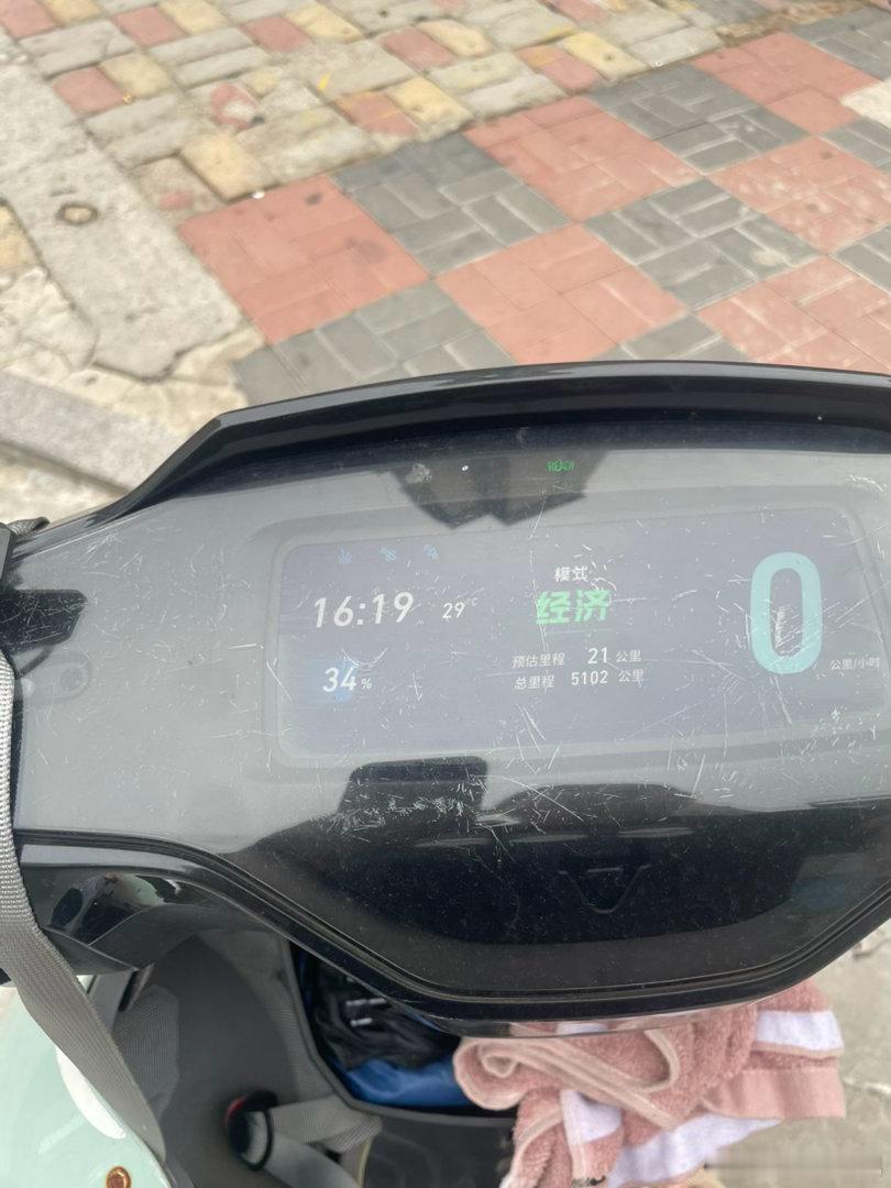 今天的天气太舒服了，我以为是秋天到了呢，凉爽舒适衣服不沾身，有一种从超长伏天赚了