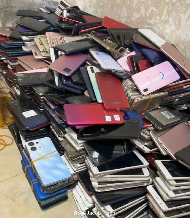 旧手机回收价暴涨8倍原因 之前感觉回收这些旧手机利润应该还是蛮可观的可是这段时间
