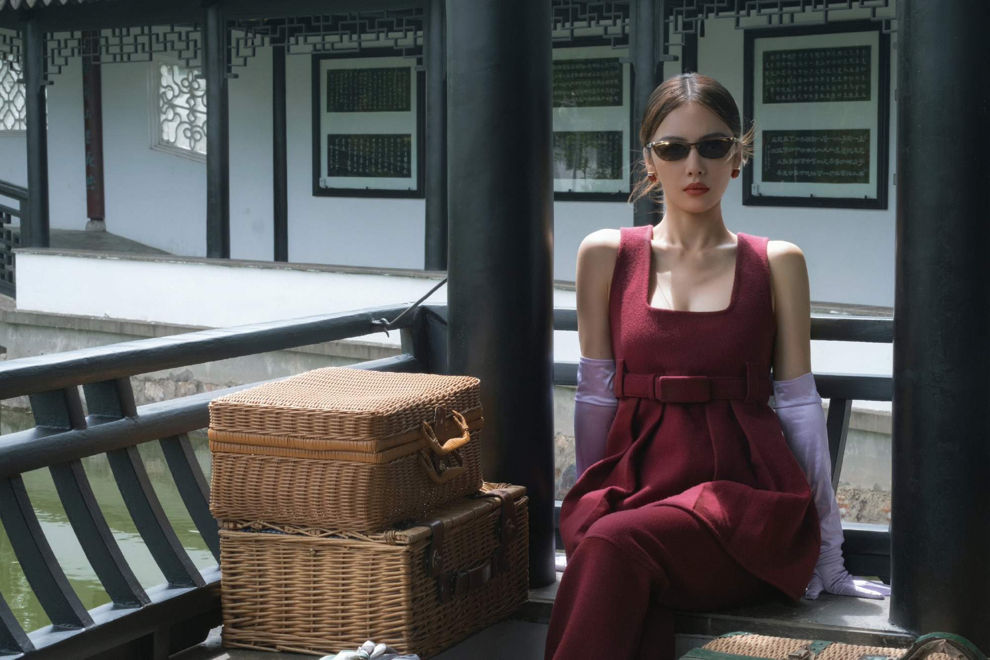 时尚芭莎来自中国 江阴霞客行《中国十二美人之“霞起江阴”》蔡文静一秒走进江南古画