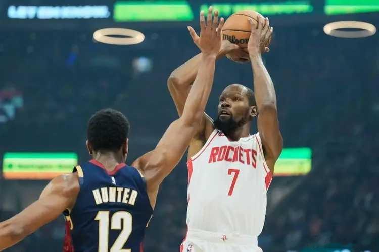 北京时间11月20日，NBA常规赛火箭客场对阵骑士，火箭借助团队攻势压制骑士最多