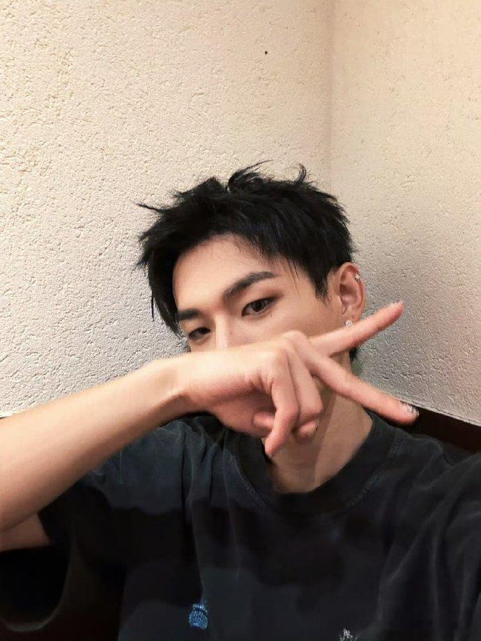 姚琛加盟我家那小子 看到预告片里他二话不说跳进冰水的那一刻，我真的起了一身鸡皮疙