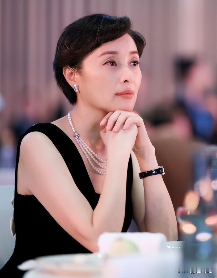 《沉默的荣耀》，吴越，她可能要很长时间才能接戏了。不是演技问题，而是因为她把朱枫