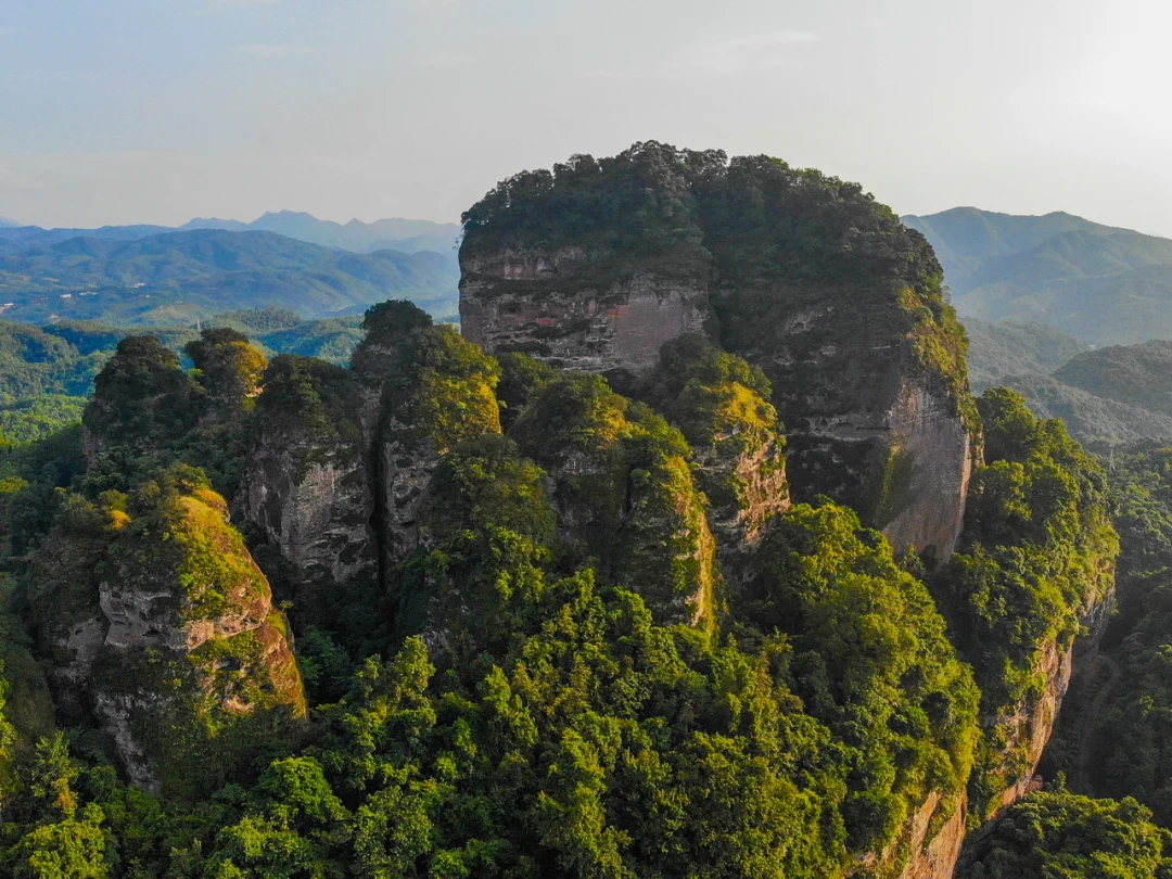 航拍走一波！同一座山，不同的角度看有不同的感觉！站在观景台向下看，像人体上的五根