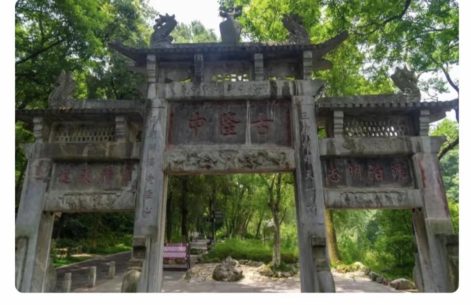 古隆中文保碑的双引号：别被极端观点带偏，理性厘清文物定性与历史争议
 
近期襄阳