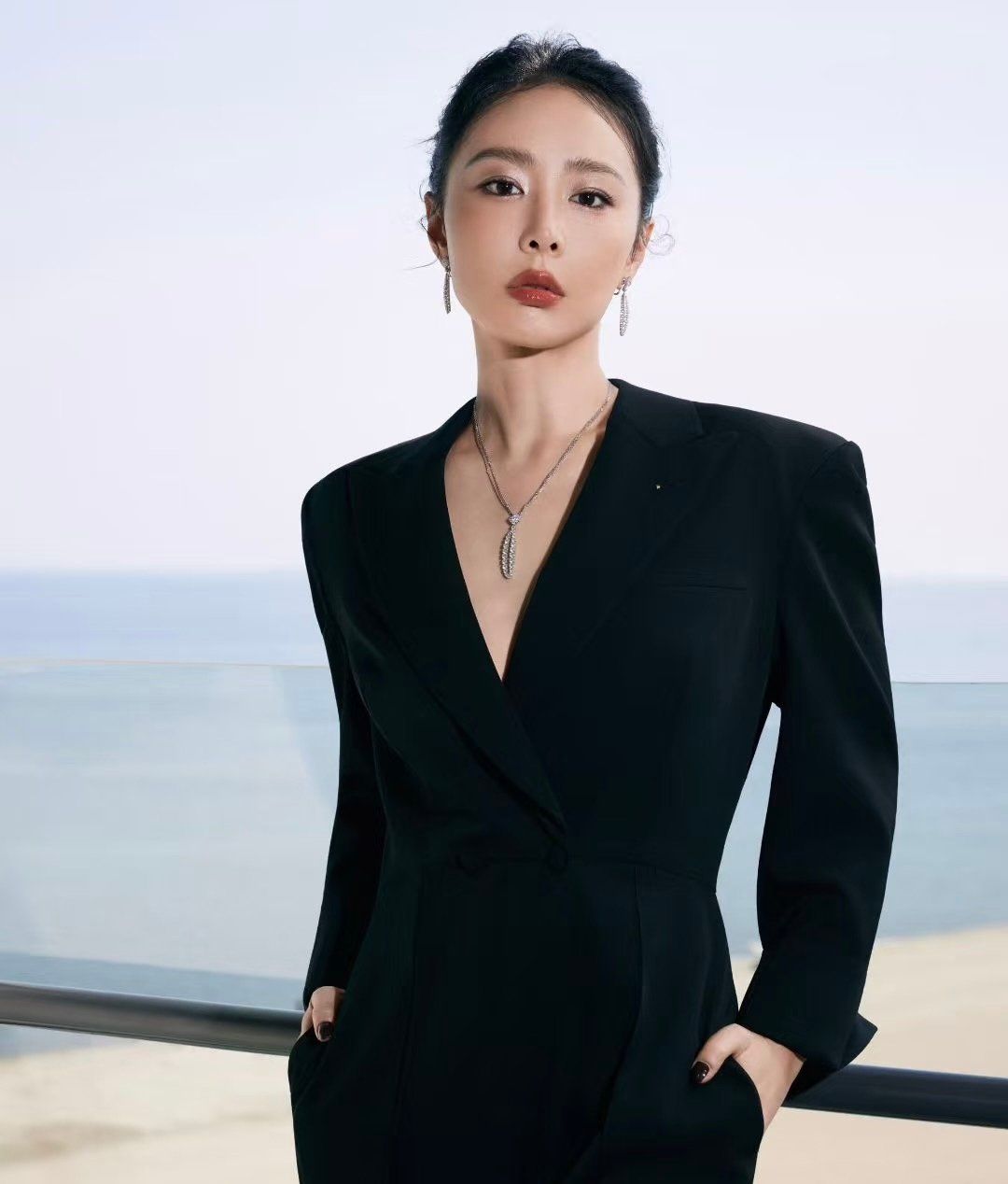 谁给周冬雨高叶递个双强的本子 势均力敌的女性魅力太迷人，高叶与周冬雨一个稳一个灵