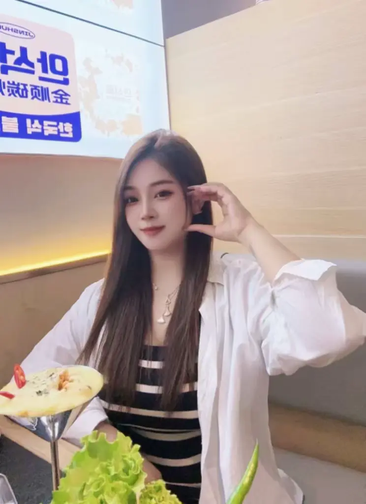 我以为一个瞬间就够了 但人总是贪心的 有了瞬间还要永远