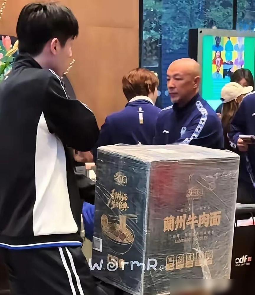 我天！倪夏莲一吐槽，伦敦世乒赛的离谱伙食彻底曝光！

倪夏莲打了四十多年球，世界