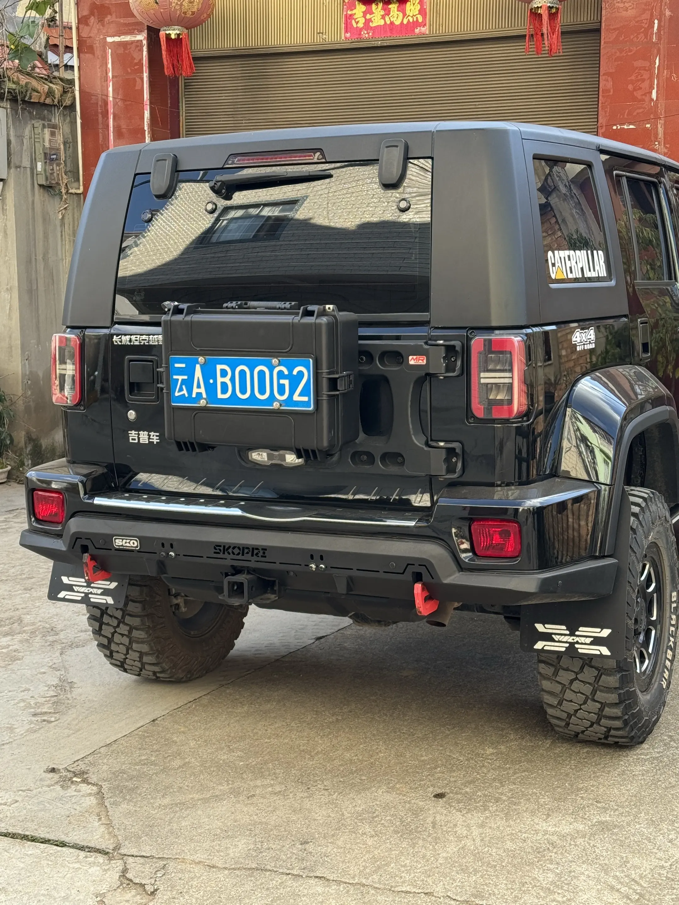 两百就可以安排一个bj40的小书包。