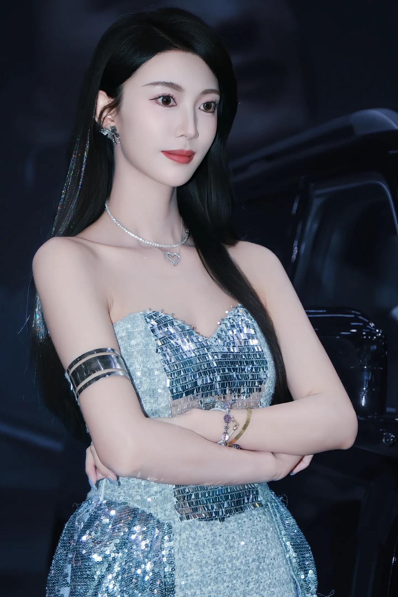 ✨闪亮之夜✨ 华丽礼服，闪耀夺目，光彩照人！💃🌟