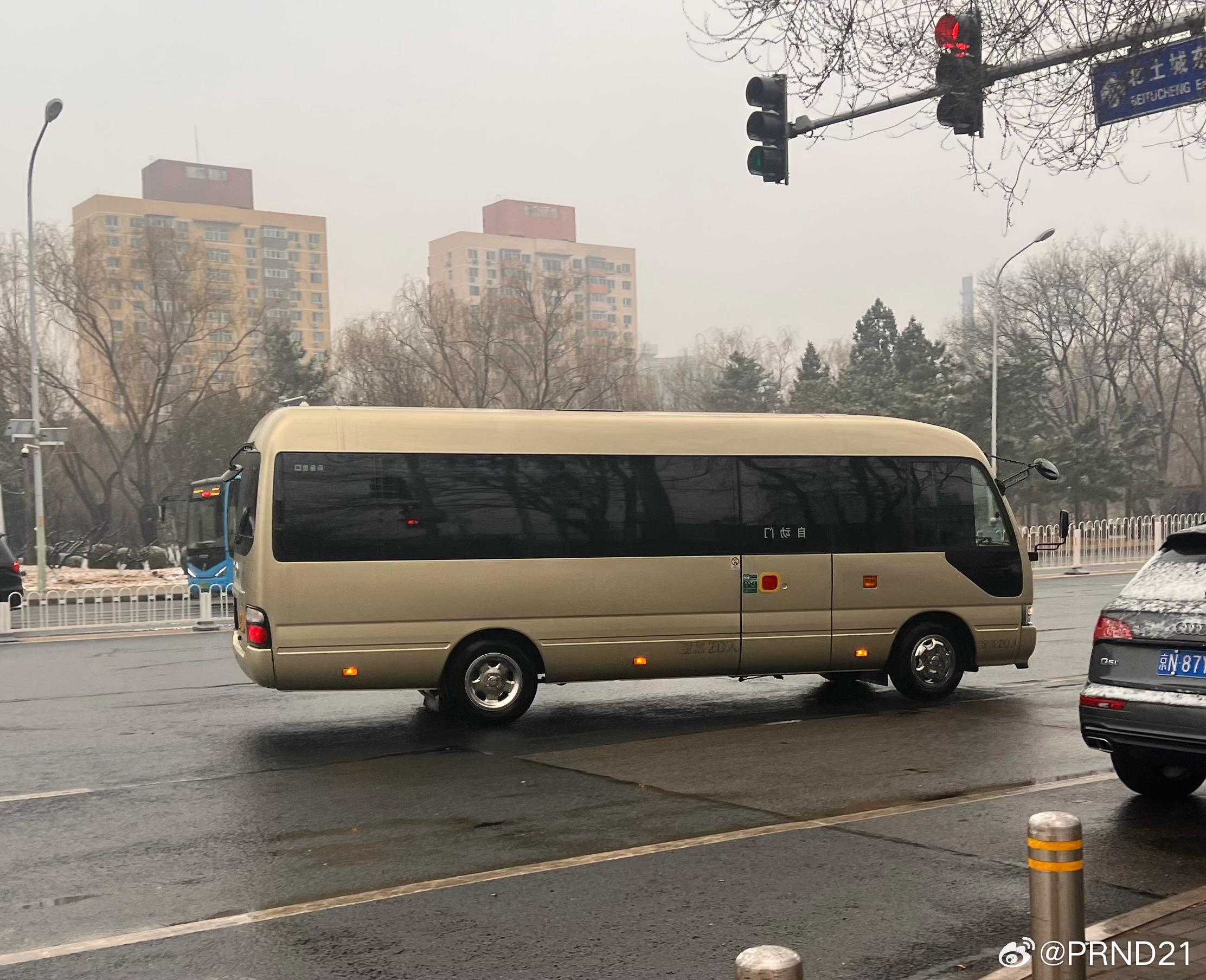 有着独特呜呜声的V6考斯特…… 北京·元大都城垣遗址公园