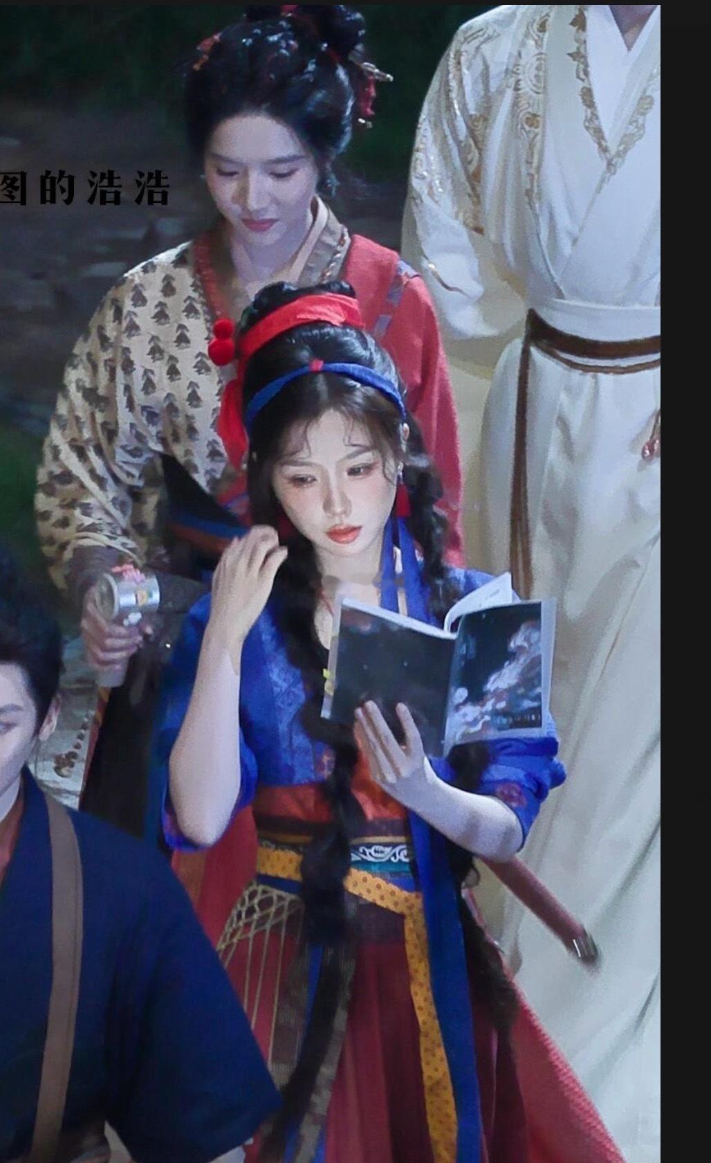 哪个是女主 