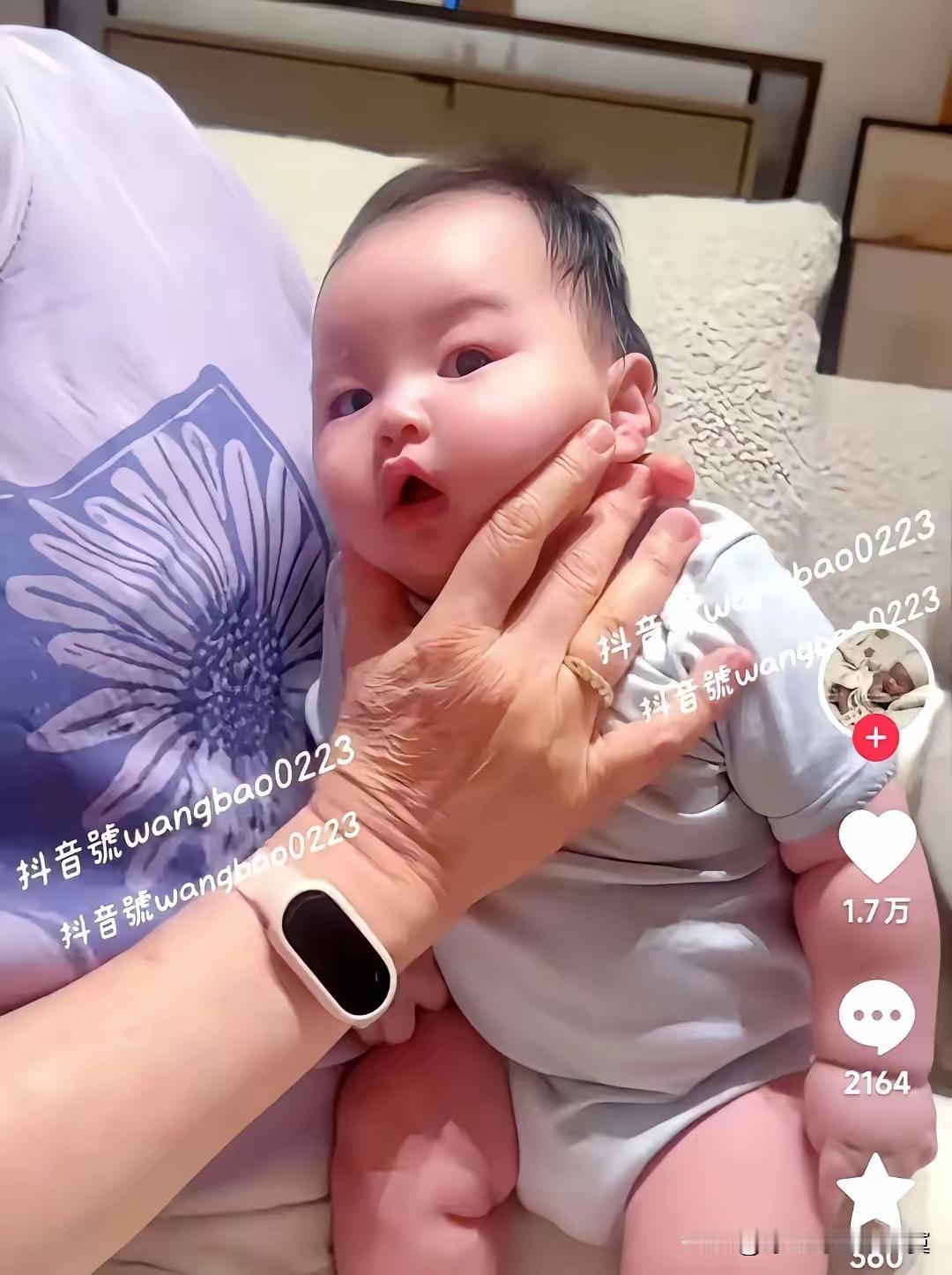 网传家中阿姨带娃方式引争议，细节动作惹网友热议
 
近期有网友留意到，看来这阿姨