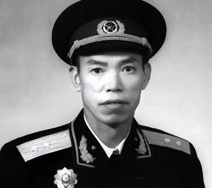 1967年梁兴初外出视察，车队被一帮喝醉的无赖堵在街上，这些地痞流氓叫嚣着“不让