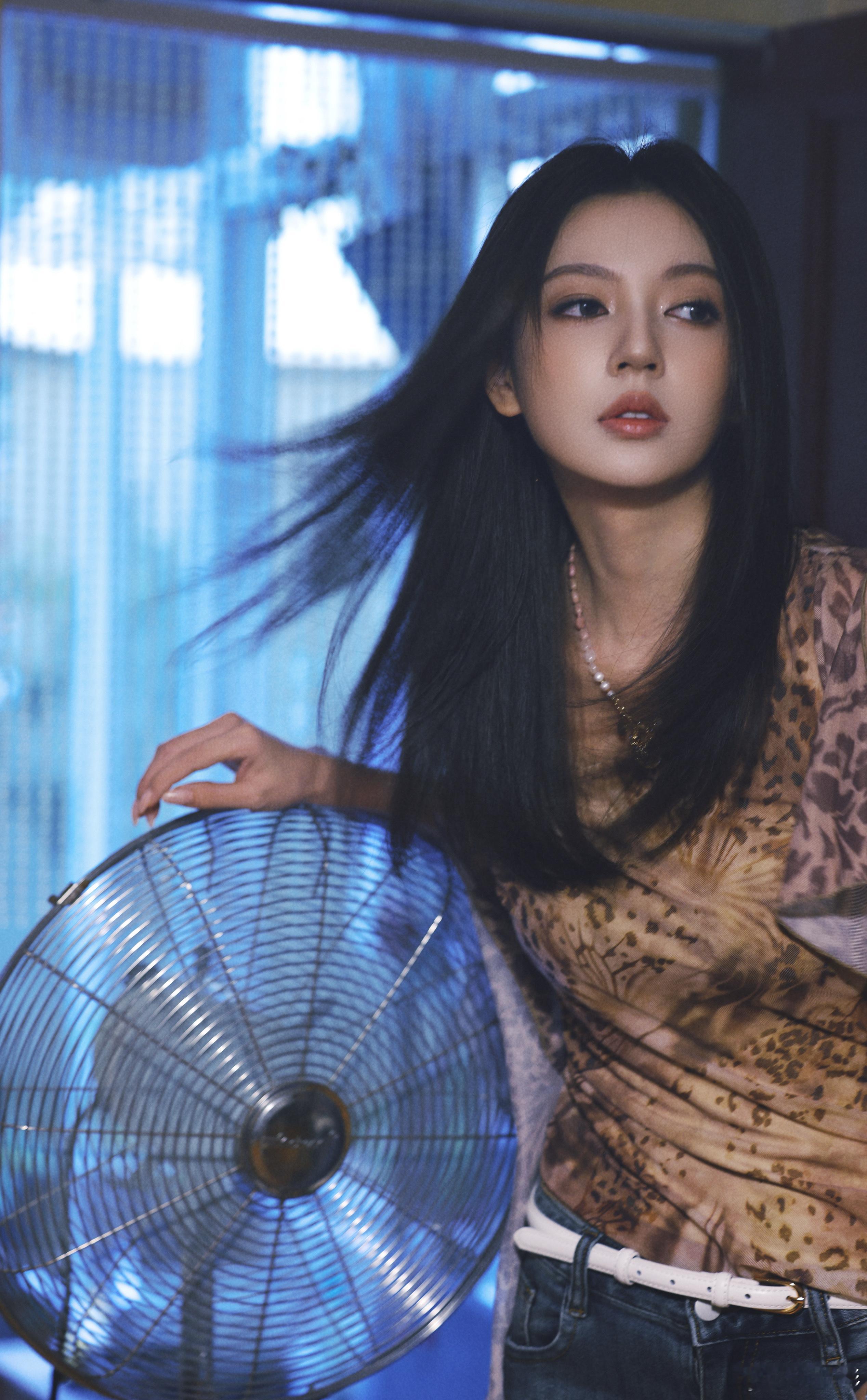 何瑞贤写涂莉日记 在这个夏天给我们带来了涂莉人生的故事也是感动了，何瑞贤写涂莉日