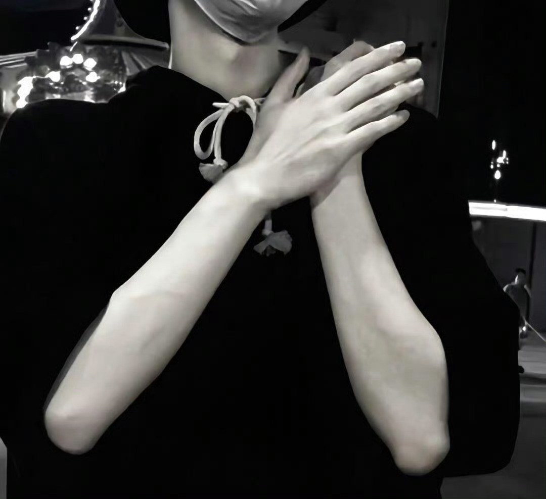 青筋凸起的手🥵全身上下都是收藏级别田栩宁